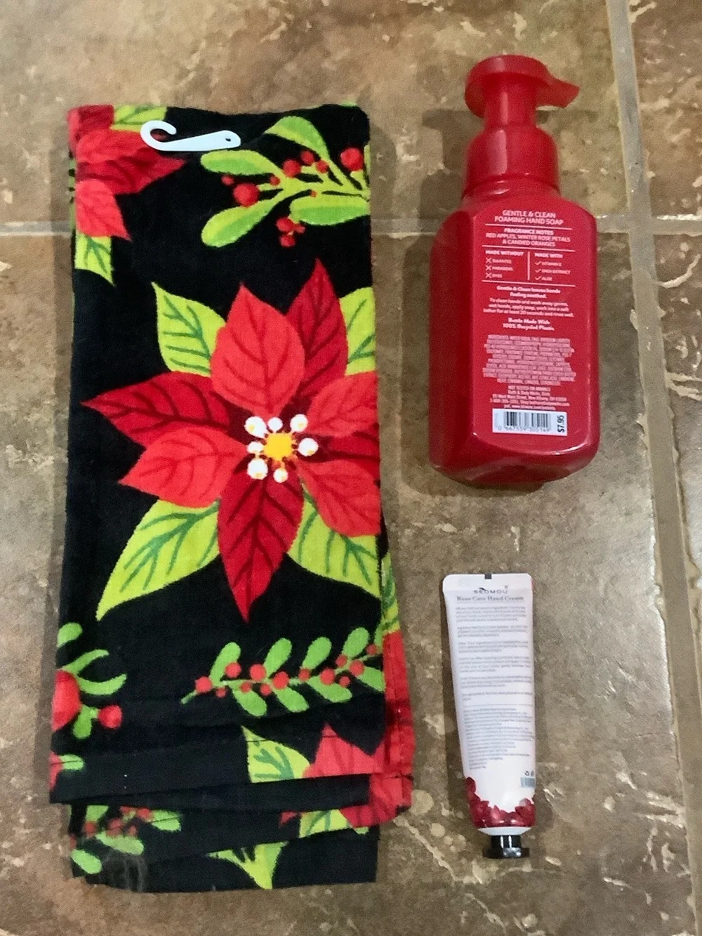 Bath & Body Works Winter Candy Apple Foaming Hand Soap & Red Holiday Towel Set